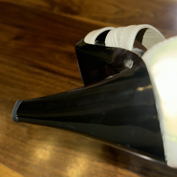 Michael Kors Size 10 M white  front zipper 4 “ Heel - Picture 6 of 8